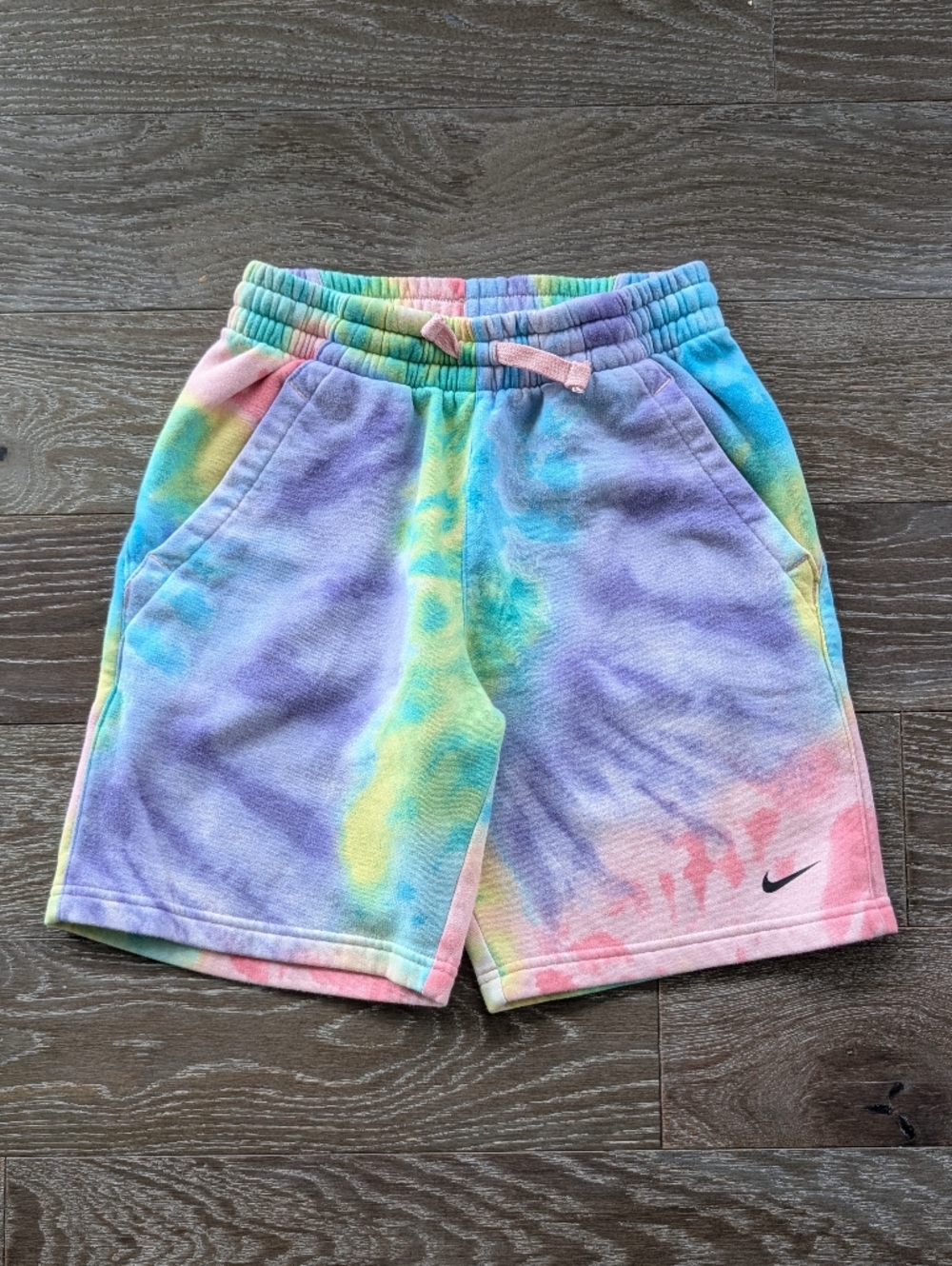Nike Sportswear Club Fleece Big Kids' Tie-Dye Shorts Size Medium - Picture 2 of 10